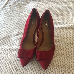 Red heels with bow
